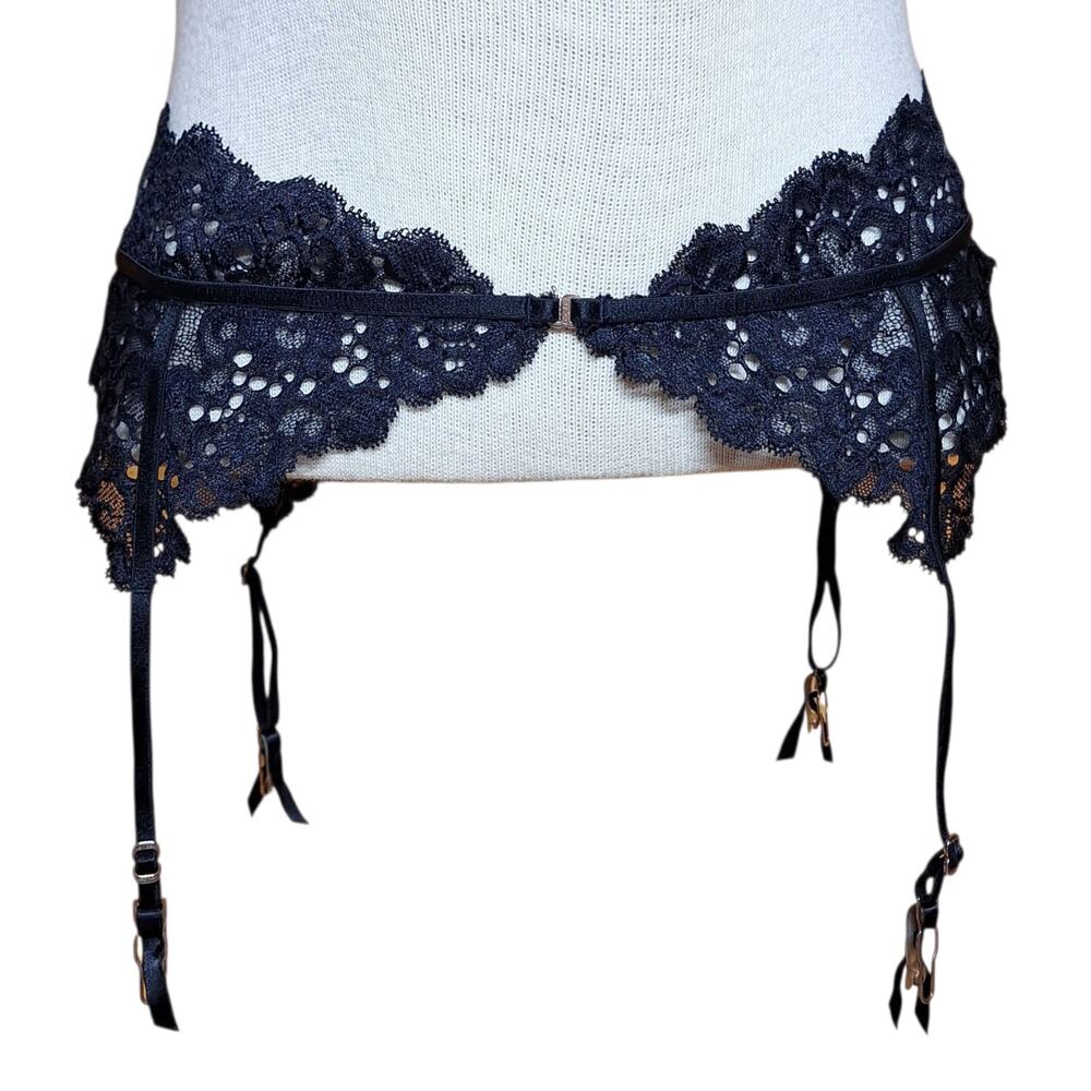 Victoria's Secret Sexy lace garter belt for stockings size M/L boudoir burlesque